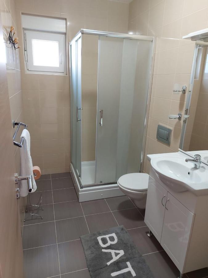 Apartmani Gimi Shine Vrsi Exteriör bild