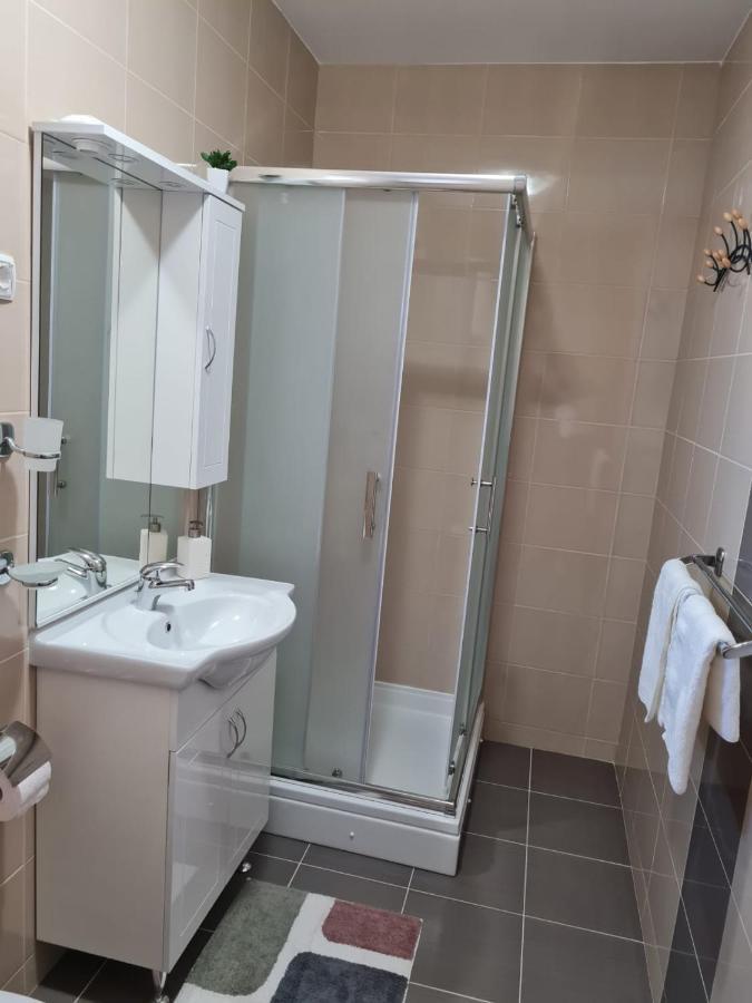 Apartmani Gimi Shine Vrsi Exteriör bild